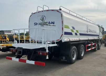 陕汽德龙X3000前四后八洒水车_出口型楚胜牌30方洒水车