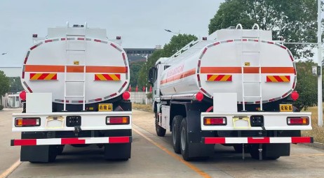 陕汽德龙X3000后八轮油罐车_出口型楚胜牌20方油罐车