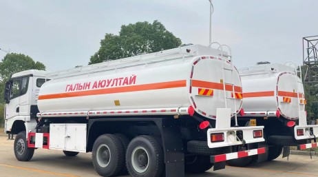 陕汽德龙X3000后八轮油罐车_出口型楚胜牌20方油罐车