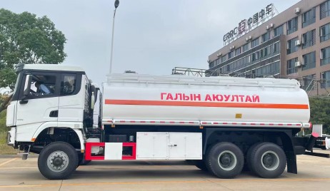 陕汽德龙X3000后八轮油罐车_出口型楚胜牌20方油罐车
