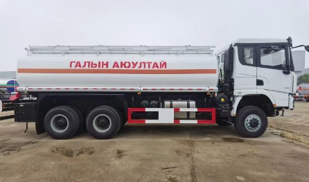 陕汽德龙X3000后八轮油罐车_出口型楚胜牌20方油罐车
