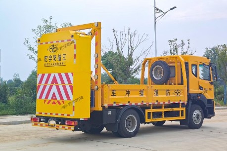 东风多利卡防撞缓冲车_防撞缓冲车价格多少钱一辆?