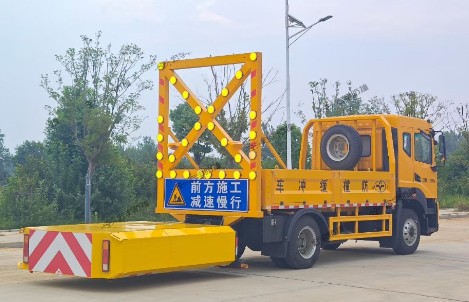 东风多利卡防撞缓冲车_防撞缓冲车价格多少钱一辆?