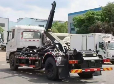东风天锦勾臂垃圾车_东风天锦垃圾清运车