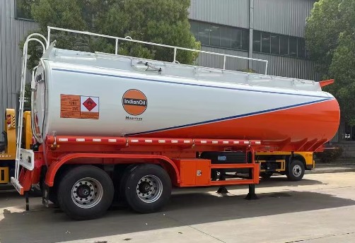 40方运油半挂油罐车多少钱?_半挂油罐车35吨价格_半挂油罐车30吨多少钱一辆?