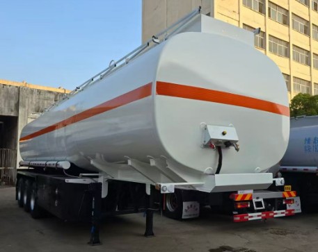 40方运油半挂油罐车多少钱?_半挂油罐车35吨价格_半挂油罐车30吨多少钱一辆?