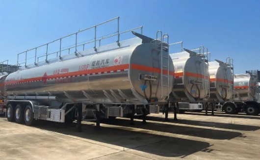 40方运油半挂油罐车多少钱?_半挂油罐车35吨价格_半挂油罐车30吨多少钱一辆?