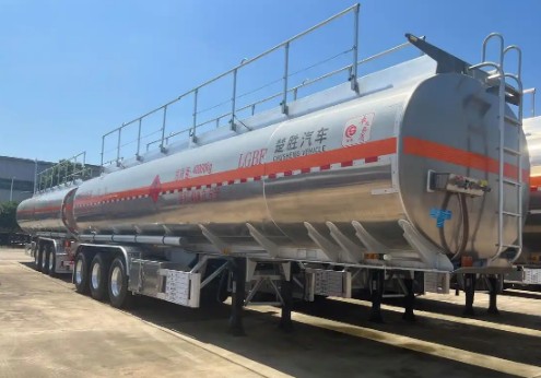 40方运油半挂油罐车多少钱?_半挂油罐车35吨价格_半挂油罐车30吨多少钱一辆?