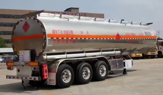 40方运油半挂油罐车多少钱?_半挂油罐车35吨价格_半挂油罐车30吨多少钱一辆?