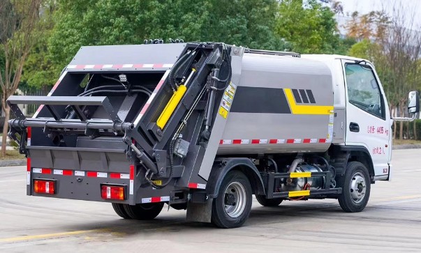 国六蓝牌压缩垃圾车_4方凯马压缩垃圾车