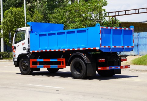 东风多利卡D7自卸式垃圾车_纵昂牌CLT5120ZLJEQ6型自卸式垃圾车