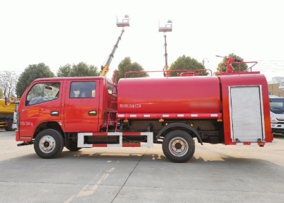 东风多利卡5方消防洒水车