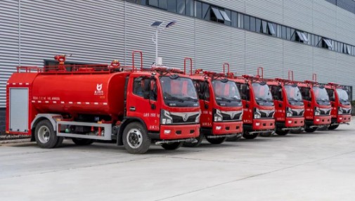 东风大多利卡8方消防洒水车
