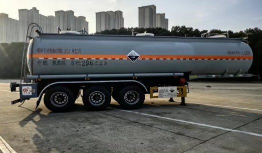28.5方次氯酸钠腐蚀品罐车_楚胜牌CSC9402GFWCY型腐蚀性物品罐式运输半挂车