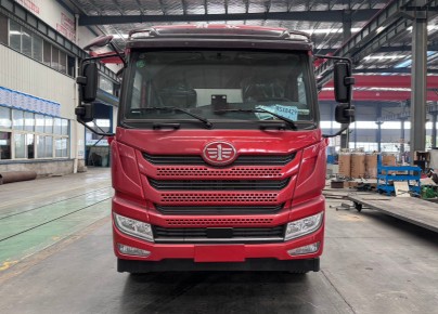 解放龙V小三轴腐蚀品罐车_拉盐酸硫酸罐车_液碱甲醛罐式运输车