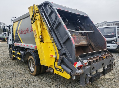 二手东风福瑞卡7方压缩垃圾车_二手湖北凯力压缩垃圾车