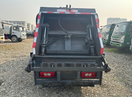  二手福田小卡之星3压缩垃圾车_二手福田蓝牌5.8方压缩垃圾车