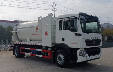 重汽豪沃TX5纯电动吸污车_11方新能源纯电动吸污车