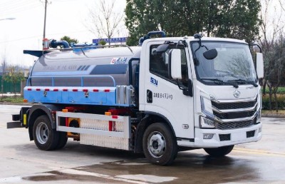 上汽跃进纯电动吸粪车_5.2方纯电动吸粪车
