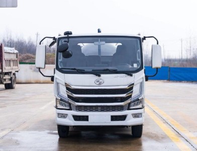 上汽跃进纯电动吸粪车_5.2方纯电动吸粪车