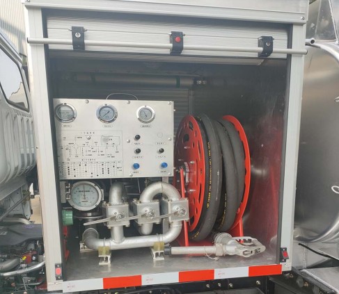 国六6吨解放J6F飞机加油车_CLQ5122GJY6CAF型飞机加油车 国六6吨解放J6F飞机加油车_CLQ5122GJY6CAF型飞机加油车